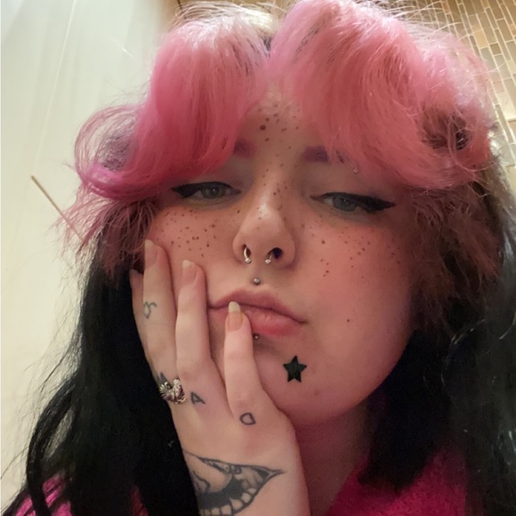 Meet your Posher, Sunny ☀️ - Picture 6 of 17